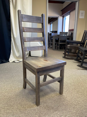 Rustic Pine R555P 60" Round Solid Top Table, 2 Rustic Slat Back Chairs & 4 Rustic Ladderback Chairs in Ash Finish S-421
