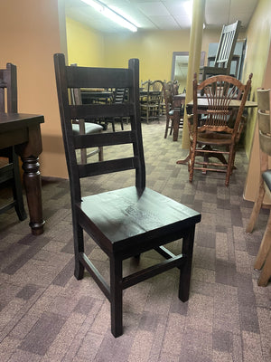Rustic Pine R431P Harvest Table, 8 Rustic Slat Back Chairs & 2 Rustic Ladder Back Chairs in Guinness Finish S-589