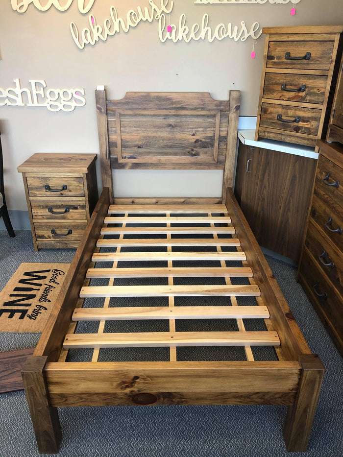 R245P Rustic Pine Square Solid Post Twin Bed in Black Walnut Finish S-160