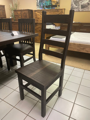 Rustic Pine R452P Super Table, 2 Rustic Ladder Back Chairs, & 12 R748B School House Chairs in Bourbon Finish S-413