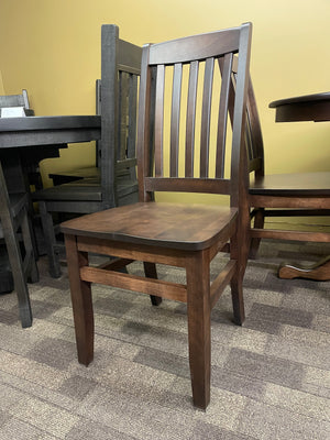 Smooth Birch 508B Single Colonial Pedestal Table & 4 Smooth Scholar Chairs with Saddled Wood Seats in Bourbon Finish S-433