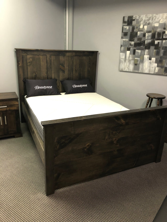 RF243P Rustic Pine Fusion Queen Bed in Ebony Finish S-153